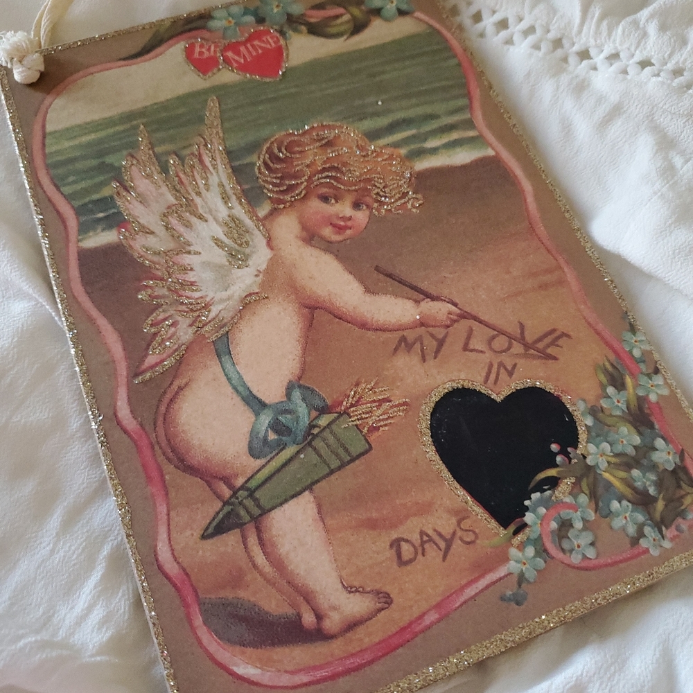 Sweet Angel Home Decor W/ Heart Shaped Chalkboard